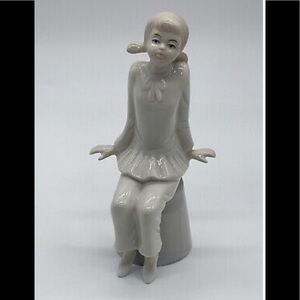 Himark vintage Girl posing